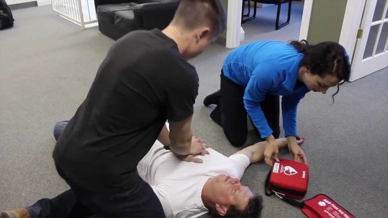 How to Perform CPR and Use an AED in 6 Steps