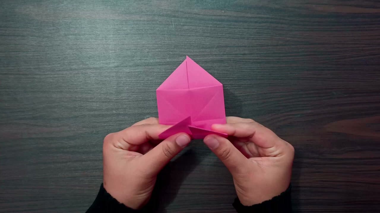 Step 4: Step 4: Fold the Bottom Flaps Up