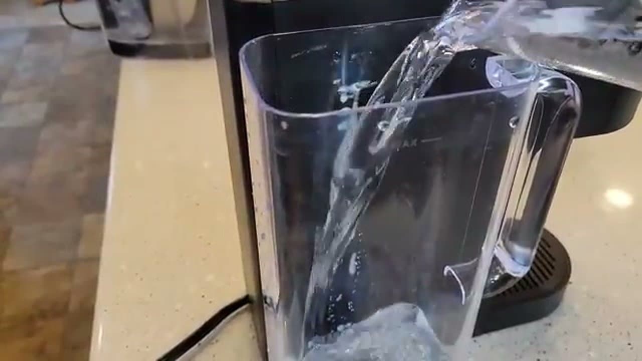 Step 2: Fill the Reservoir With Vinegar and Water