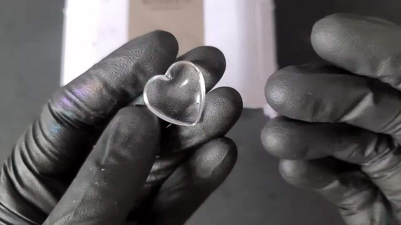 Step 10: A Minute a Side and It Comes Out Clear - How to Fix Sticky UV Resin