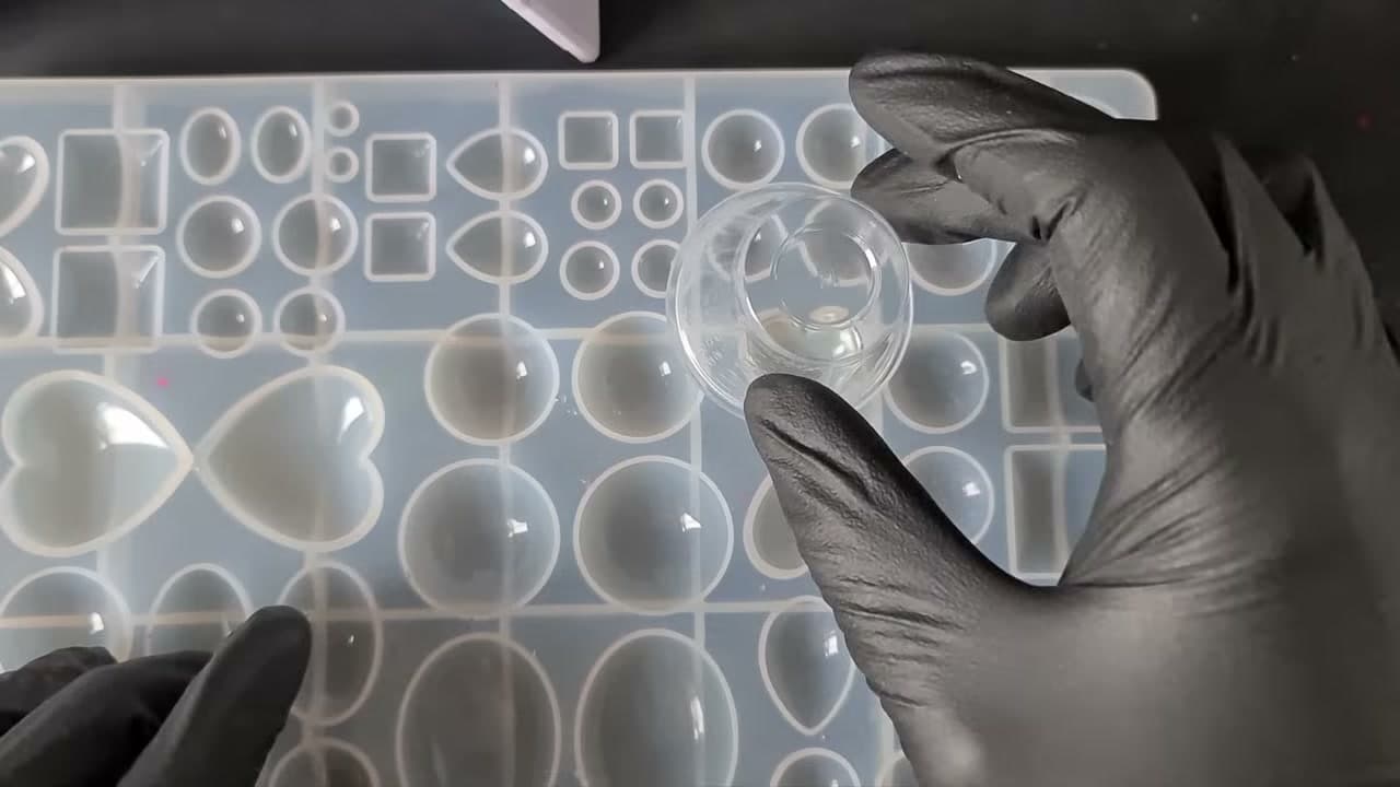 Step 8: Put a Clear Cup Over the Mould - How to Fix Sticky UV Resin