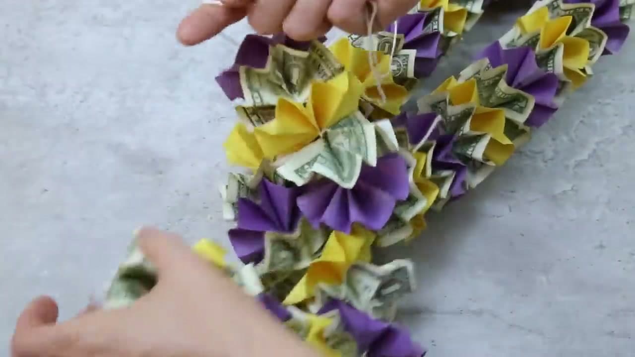 Step 11: Step 11: Finished Paper Money Lei in School Colors