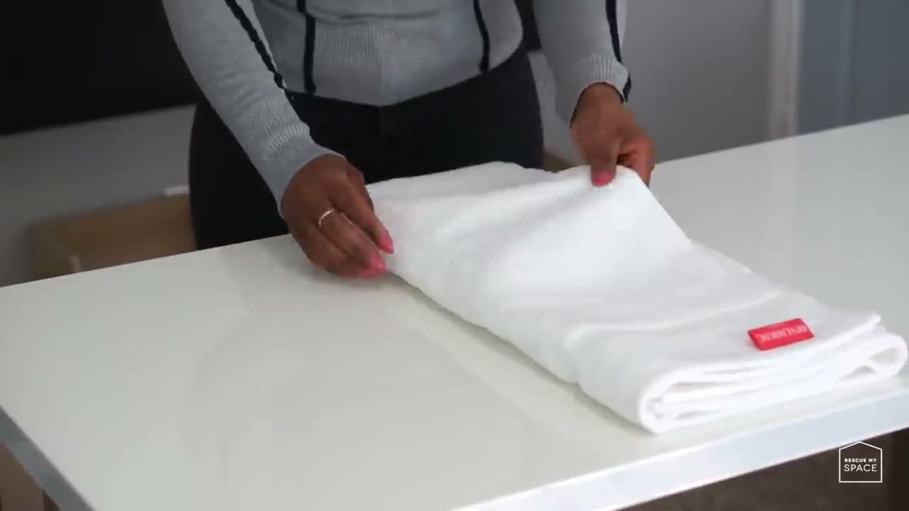 Step 2: Step 2: Method 1 - The Classic Tri-Fold (Closet Shelves)