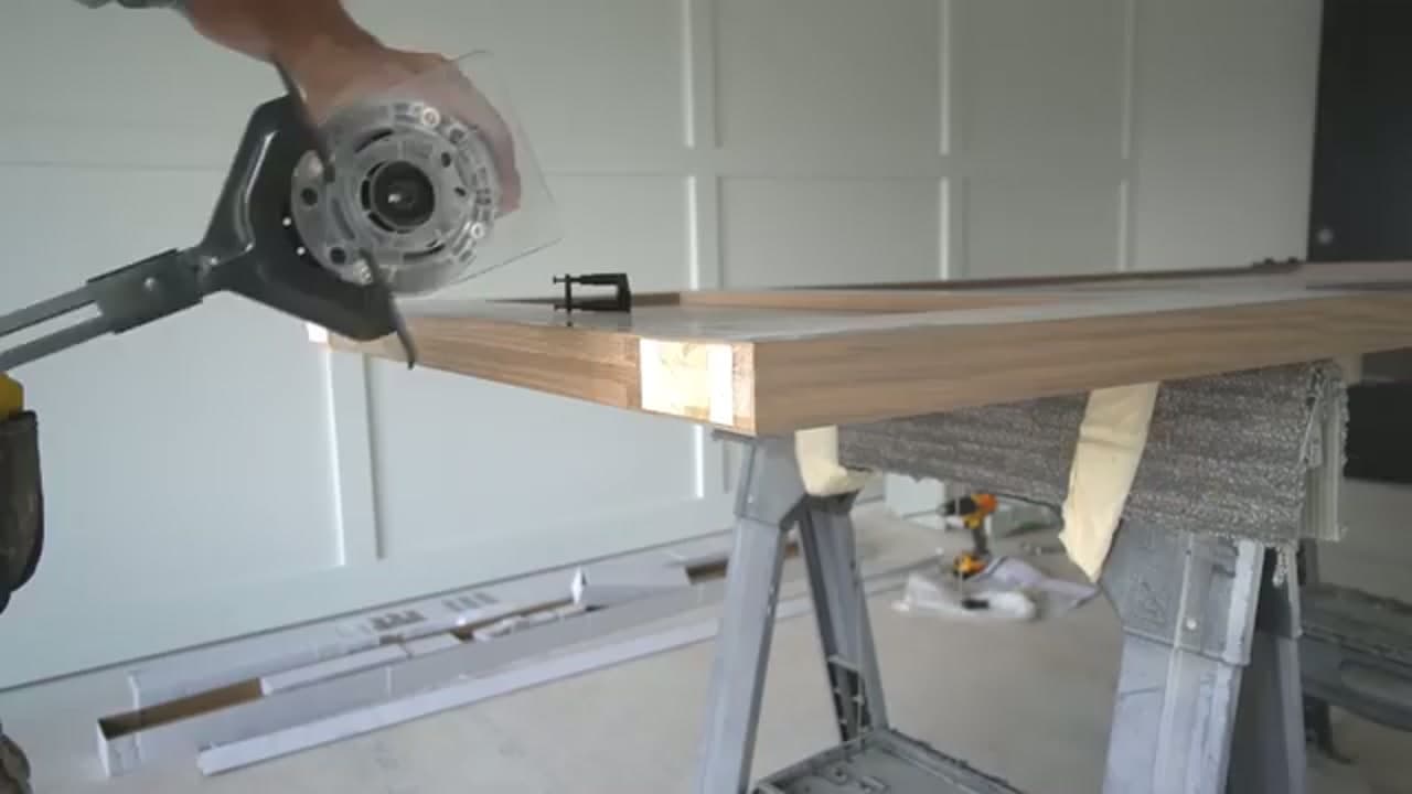 Step 3: Step 3: Rout a Guide Slot in the Bottom of the Door