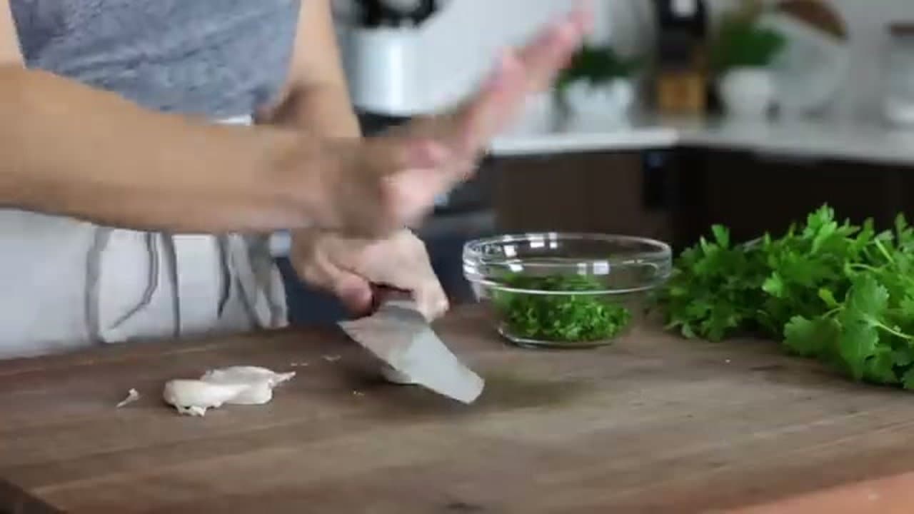 Step 2: Step 2: Mince 4 Cloves of Garlic