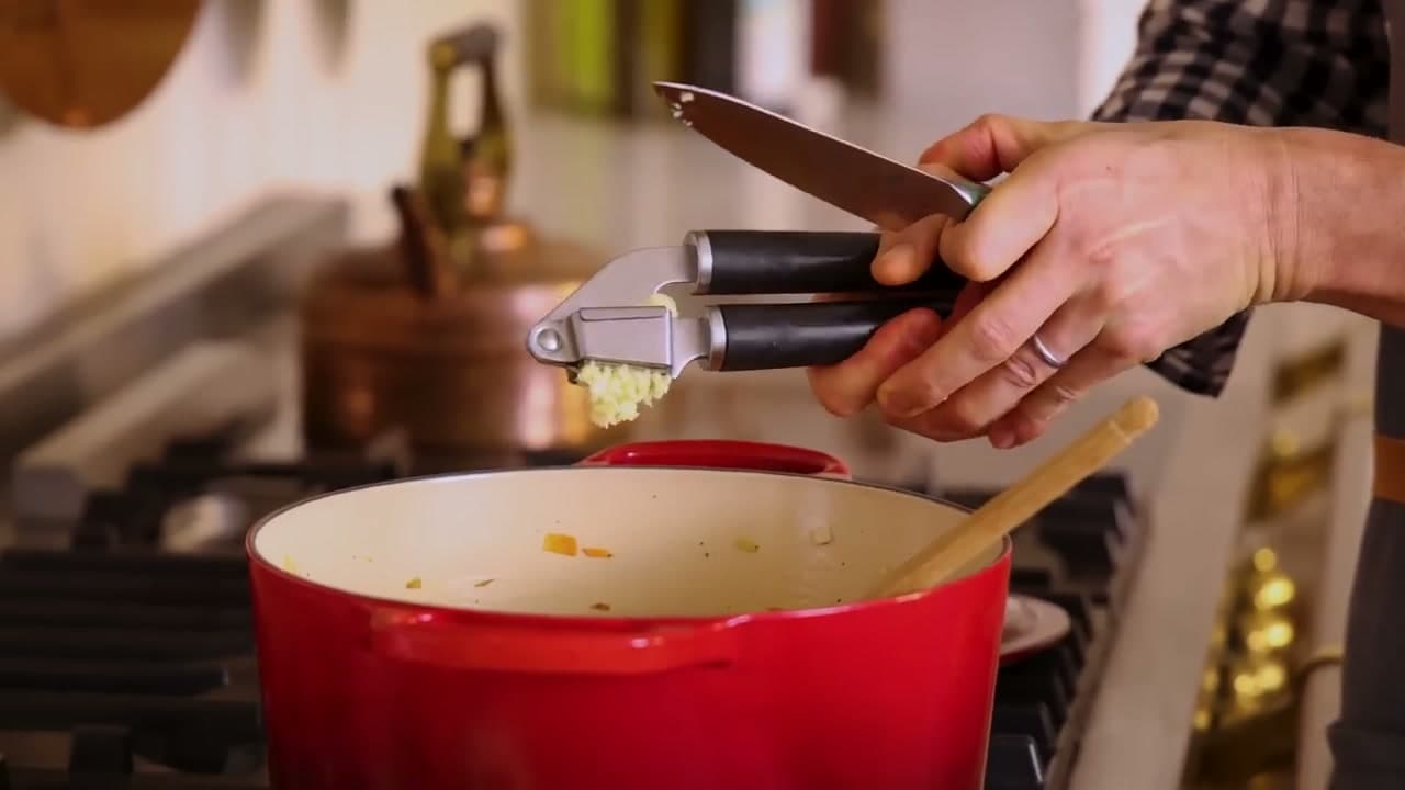 Step 4: Step 4: Add Garlic, Then Make the Roux