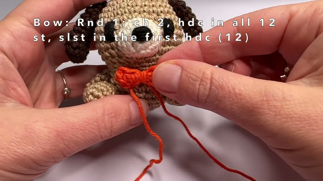 Step 10: Step 10: Attach the Bow and Weave In Ends