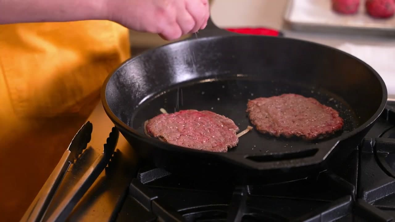 Step 5: Step 5: Smash the Patties Through Parchment