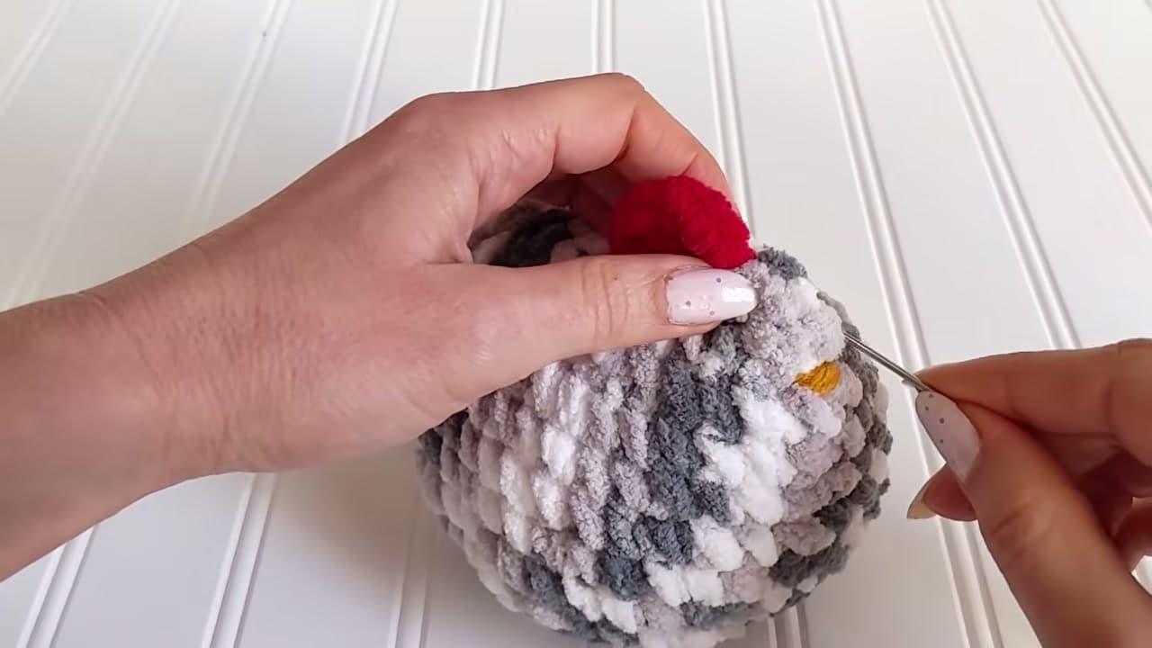 Step 6: Step 6: Embroider the Beak and Eyes