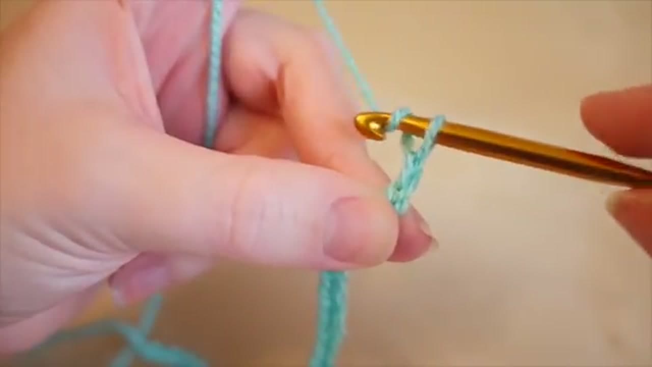 Step 2: Step 2: Make a Slip Knot and Foundation Chain