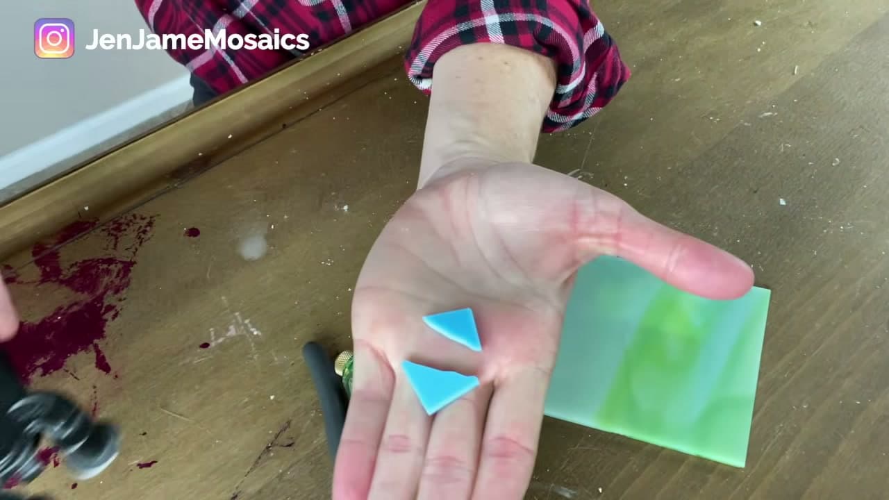 Step 4: Move to the Middle for a Diagonal - How to Use Tile Nippers to Cut Mosaic Glass