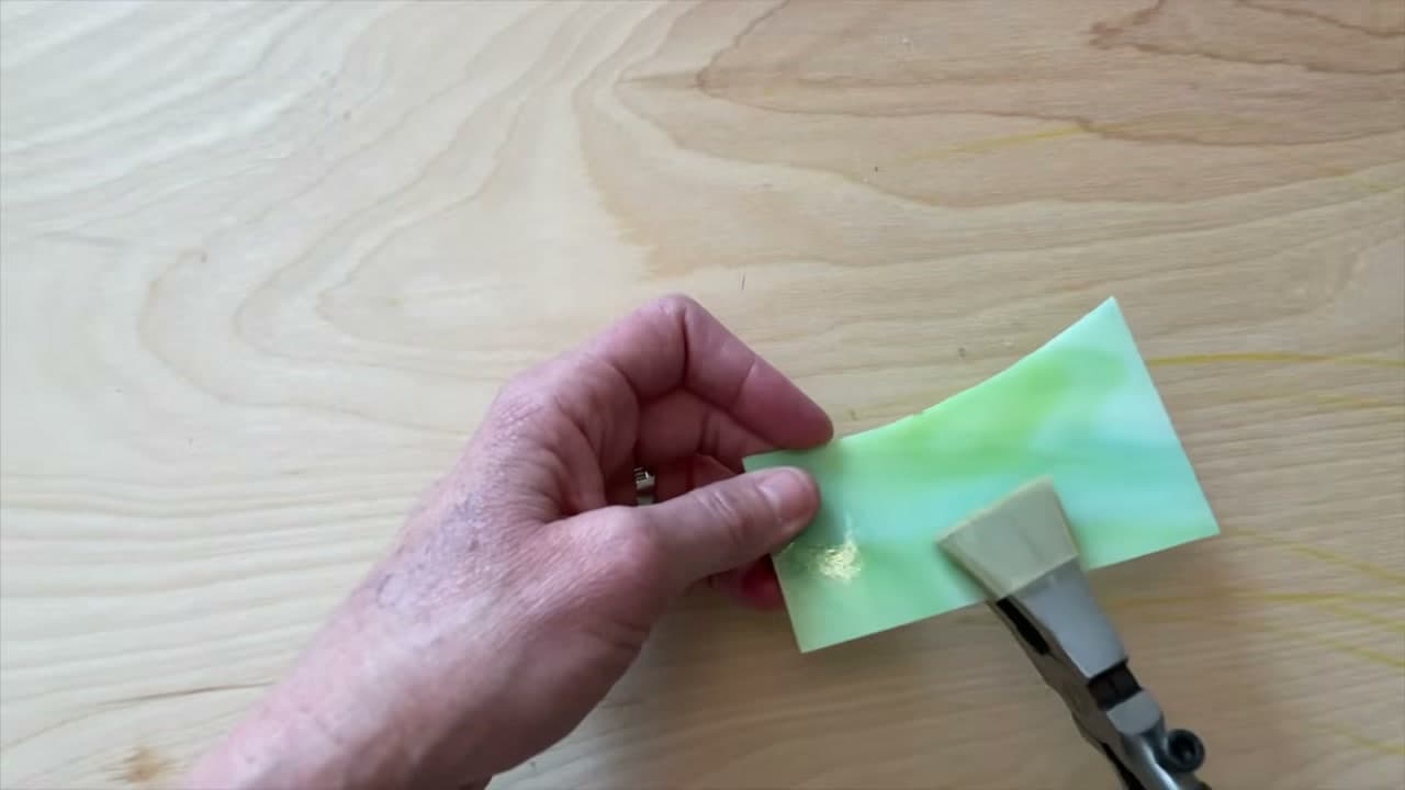 Step 7: Line Up the Guide Mark and Snap - How to Use Tile Nippers to Cut Mosaic Glass