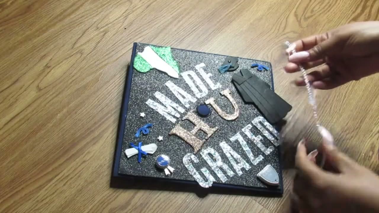 Step 8: Step 8: Outline the Cap With Rhinestones