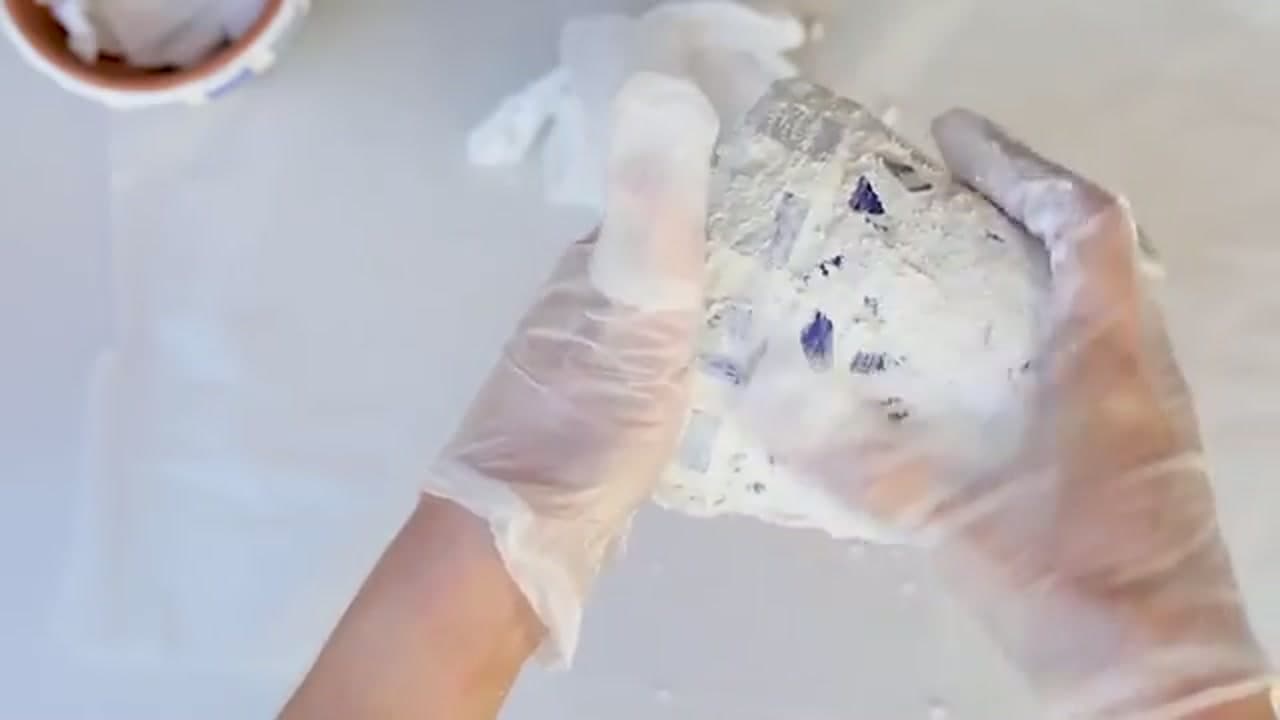 Step 6: Step 6: Spread Grout Over the Tiles