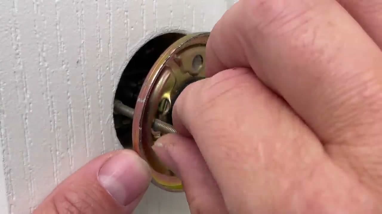 Step 5: Step 5: Hand-Start the Interior Back Plate Screws