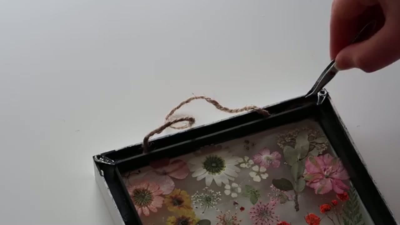 Step 6: Step 6: Add a Twine Hanger