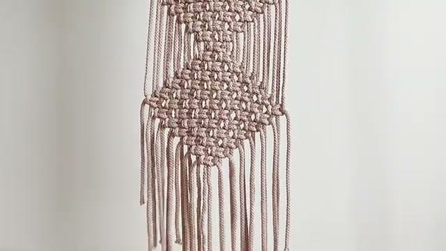 The finished result: Easy Macrame Wall Hanging for Beginners