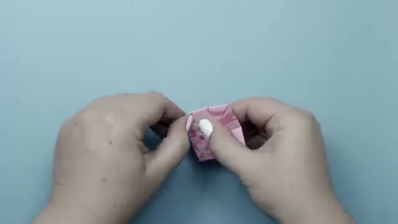 Step 6: Step 6: Peel the First Petals Up