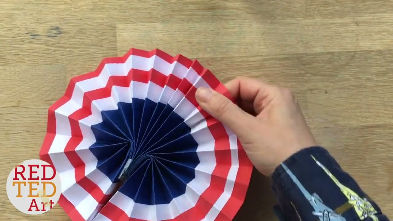 Step 8: Step 8: Fan It Open