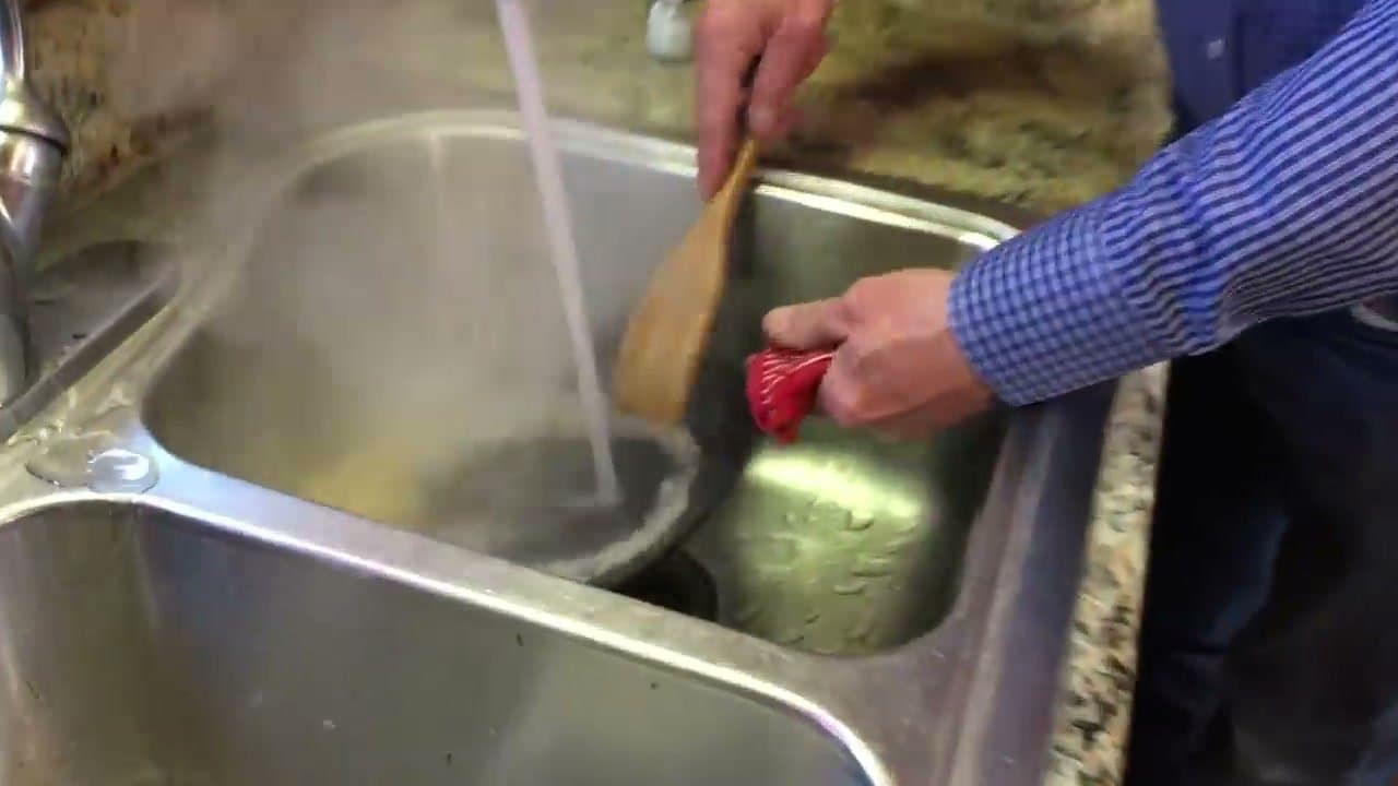 Step 3: Step 3: Pour the Hot Water Into the Hot Pan