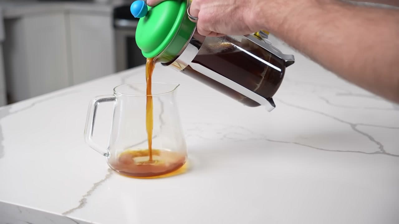 Step 11: Decant Before Serving - How to Use a French Press