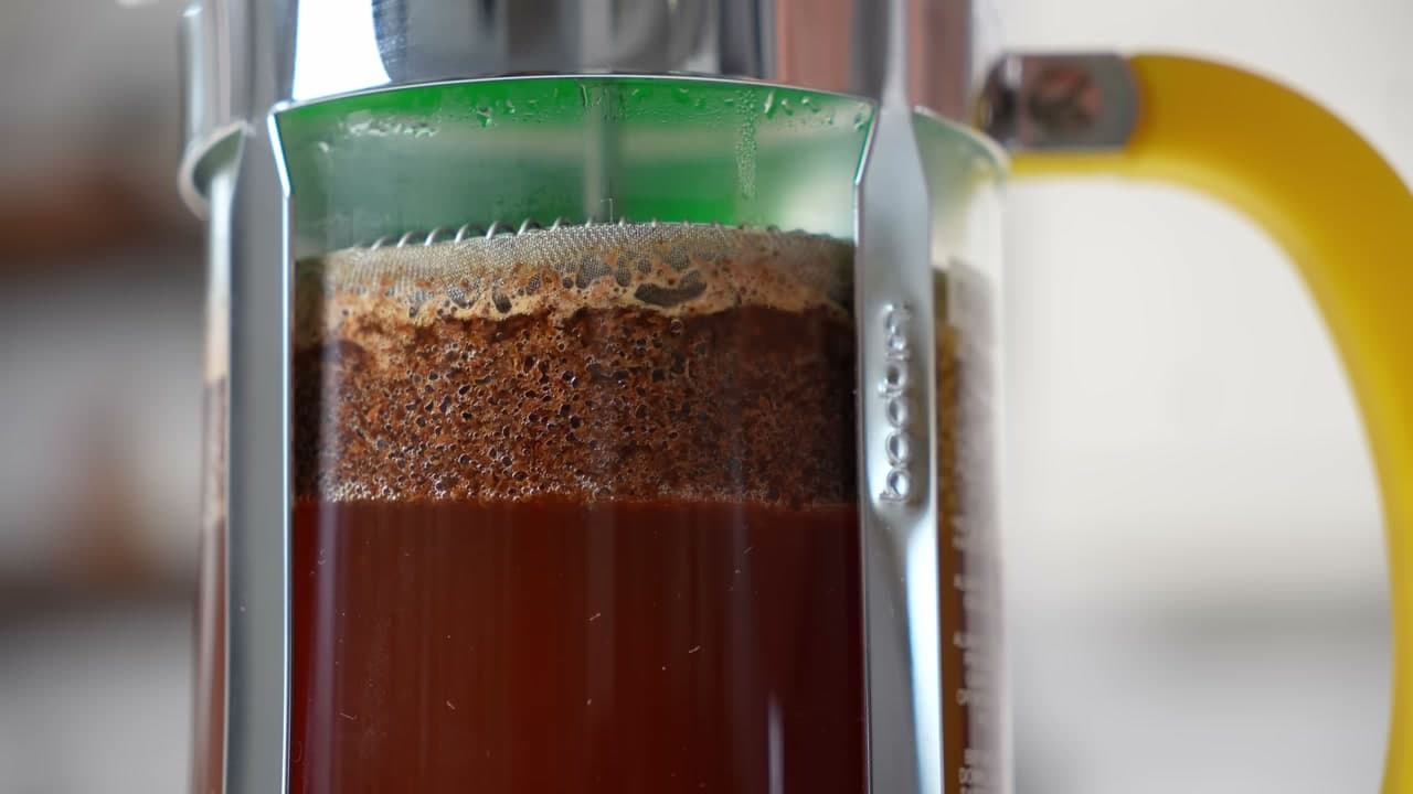 Step 8: Top Up and Wait Four Minutes - How to Use a French Press