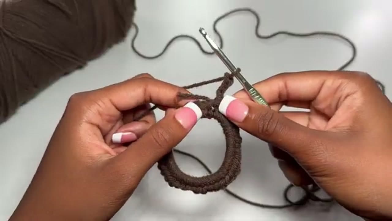 Step 5: Step 5: Build the Ruffle with Triple Crochet