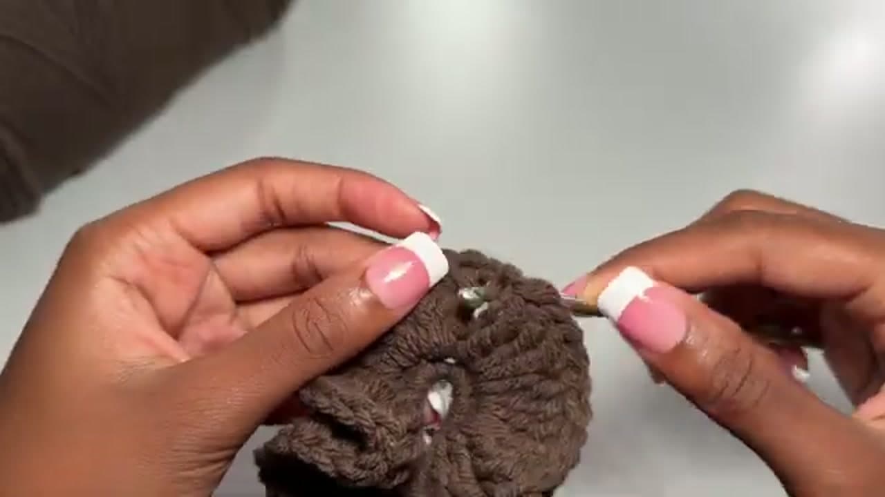 Step 7: Step 7: Fasten Off and Weave in the Ends