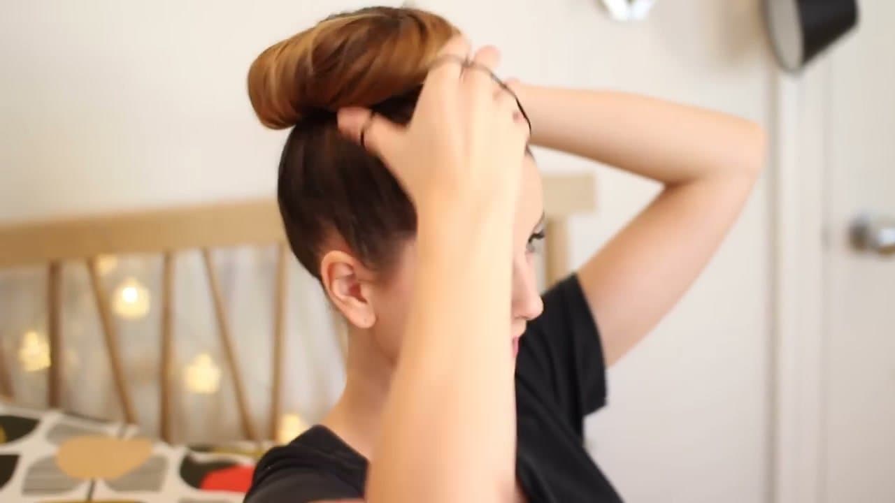 How to Do a Messy Bun
