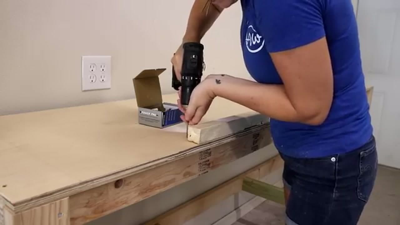 Step 5: Step 5: Attach the Plywood Top