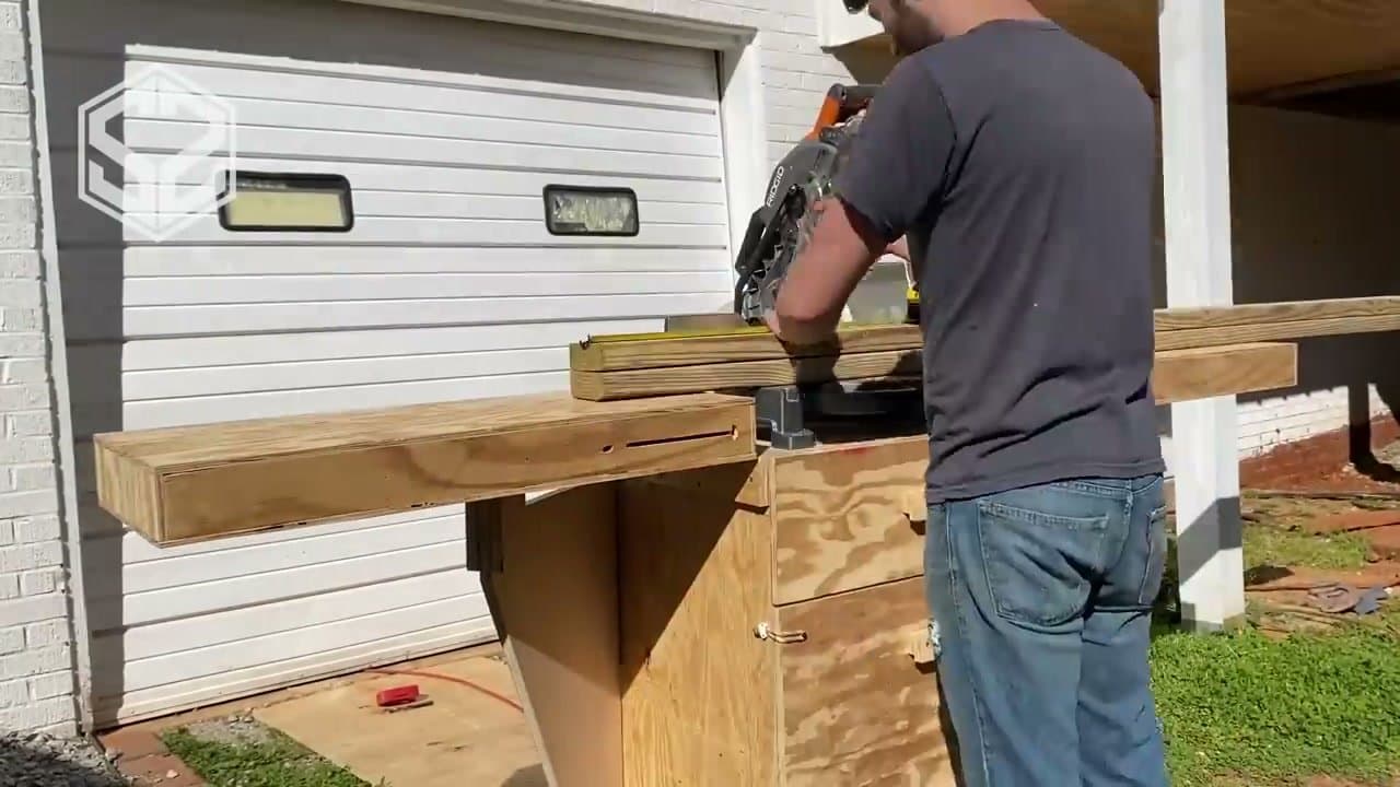 Step 2: Step 2: Cut the 2x4 Frame Pieces