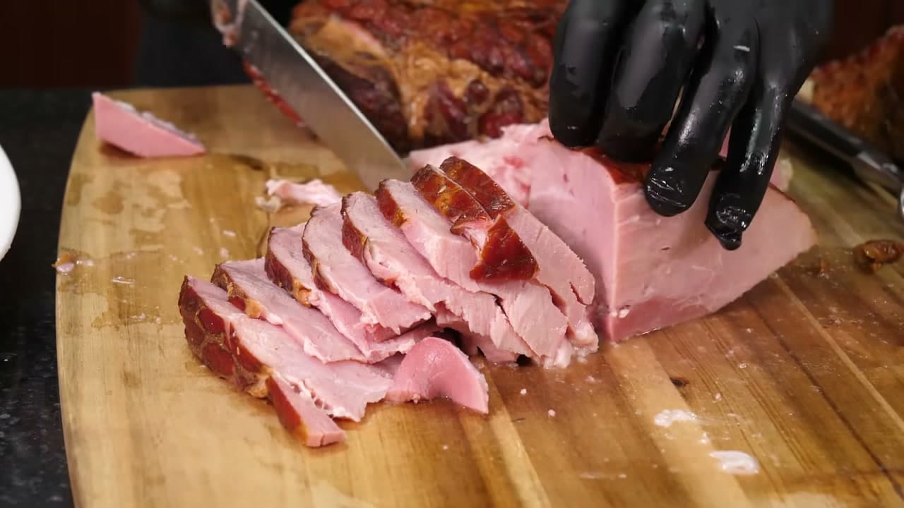 Step 7: Lay the Slices in an Overlapping Row - How to Carve a Ham