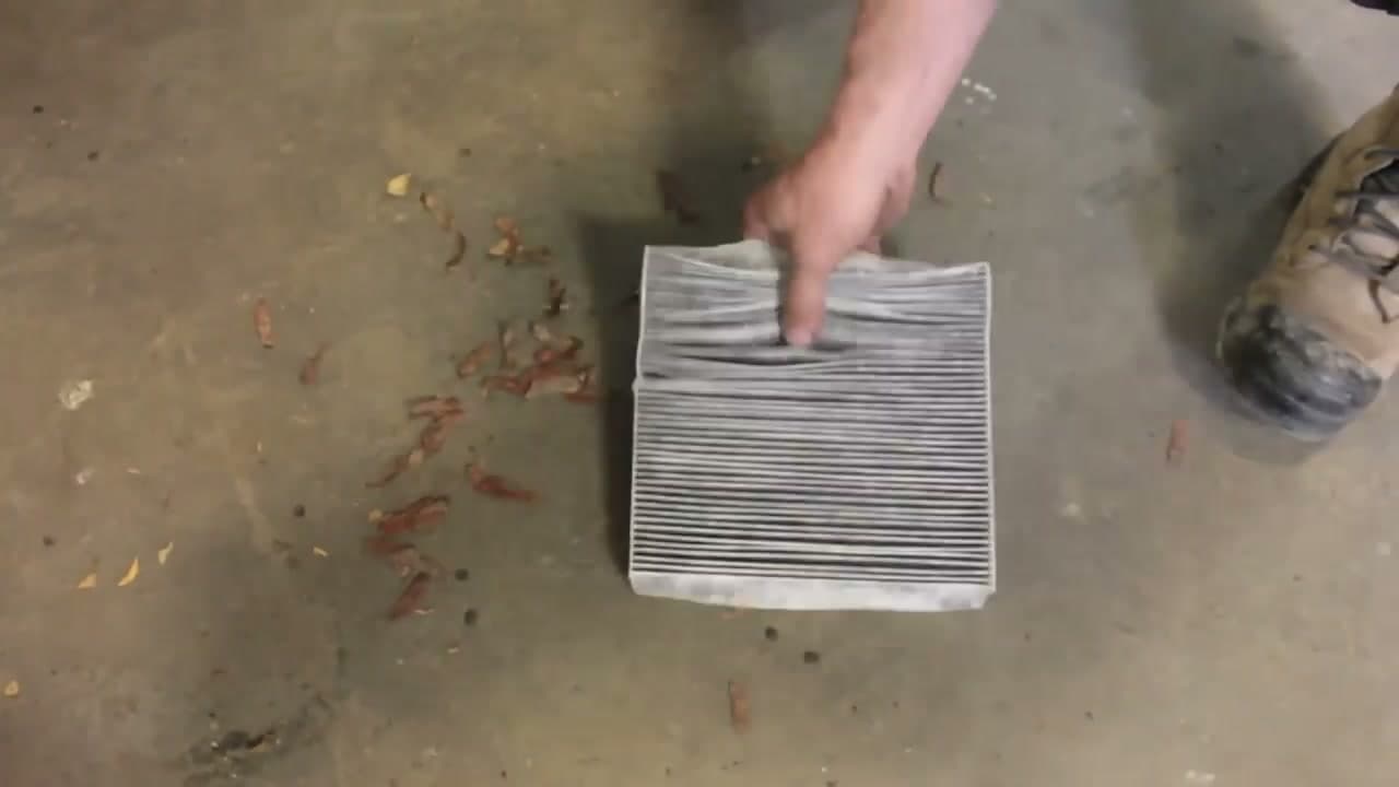Step 5: Step 5: Inspect the Old Filter and Wipe the Housing Clean