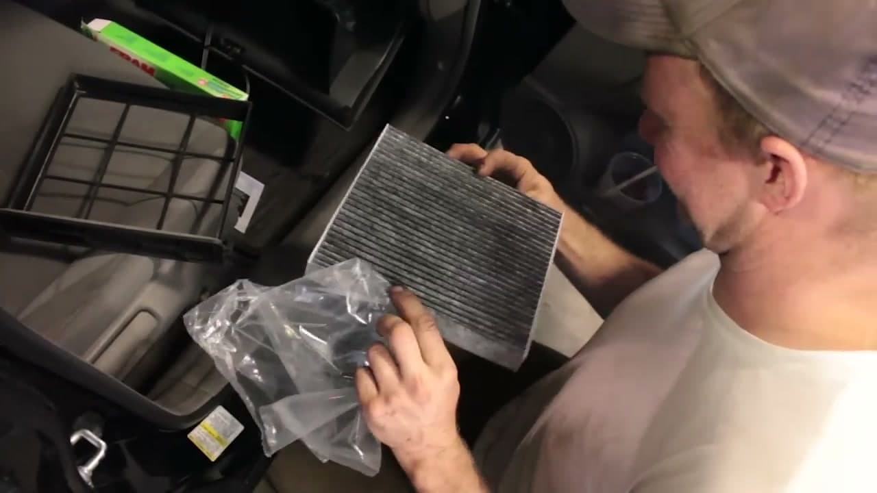 Step 6: Step 6: Slide In the New Filter With the Airflow Arrow Pointed Correctly