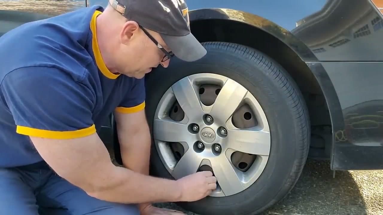 Step 2: Step 2: Unscrew the Valve Cap