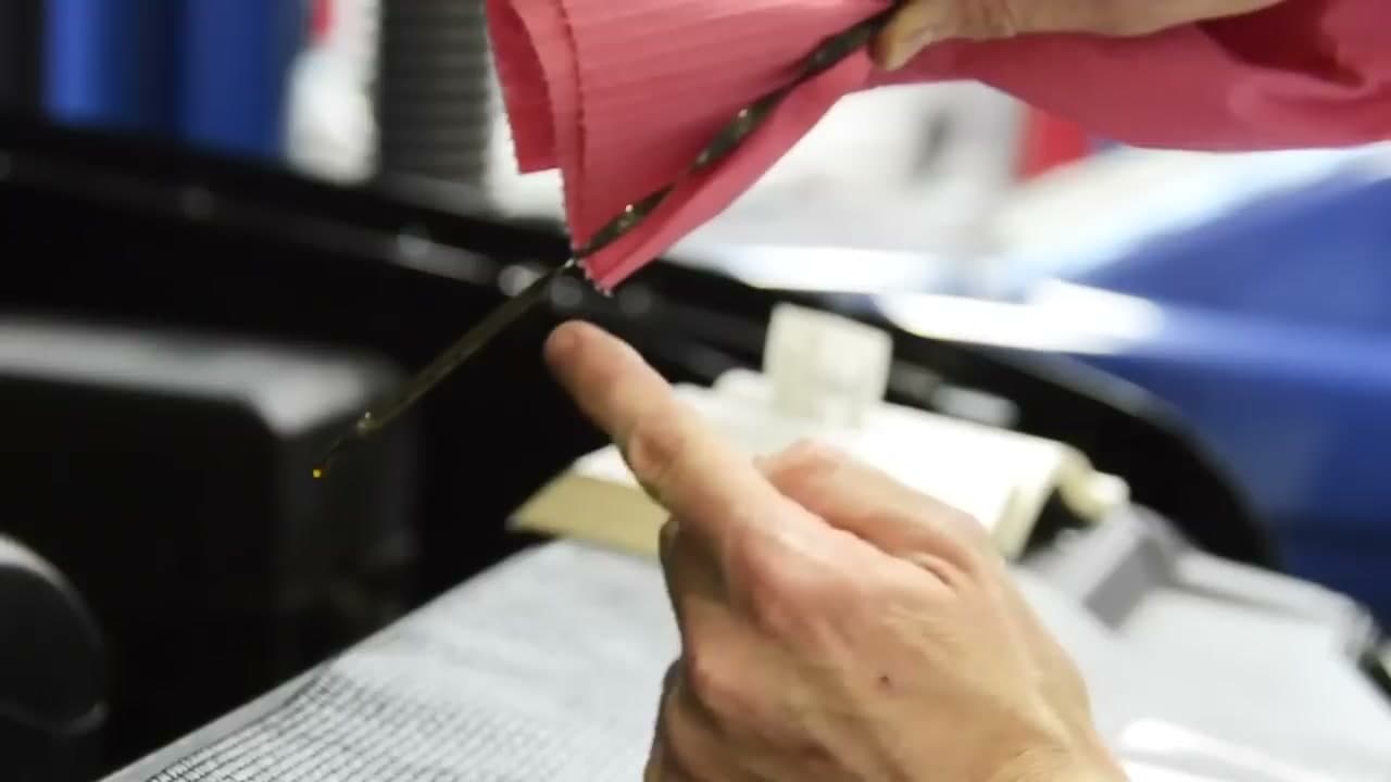 Step 6: Step 6: Read the Oil Level Between the MIN and MAX Marks