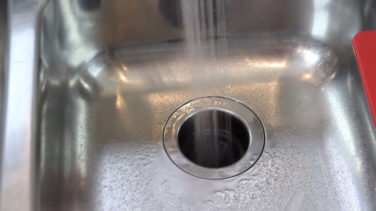 Step 2: Step 2: Run hot water and grind the lemon for one minute