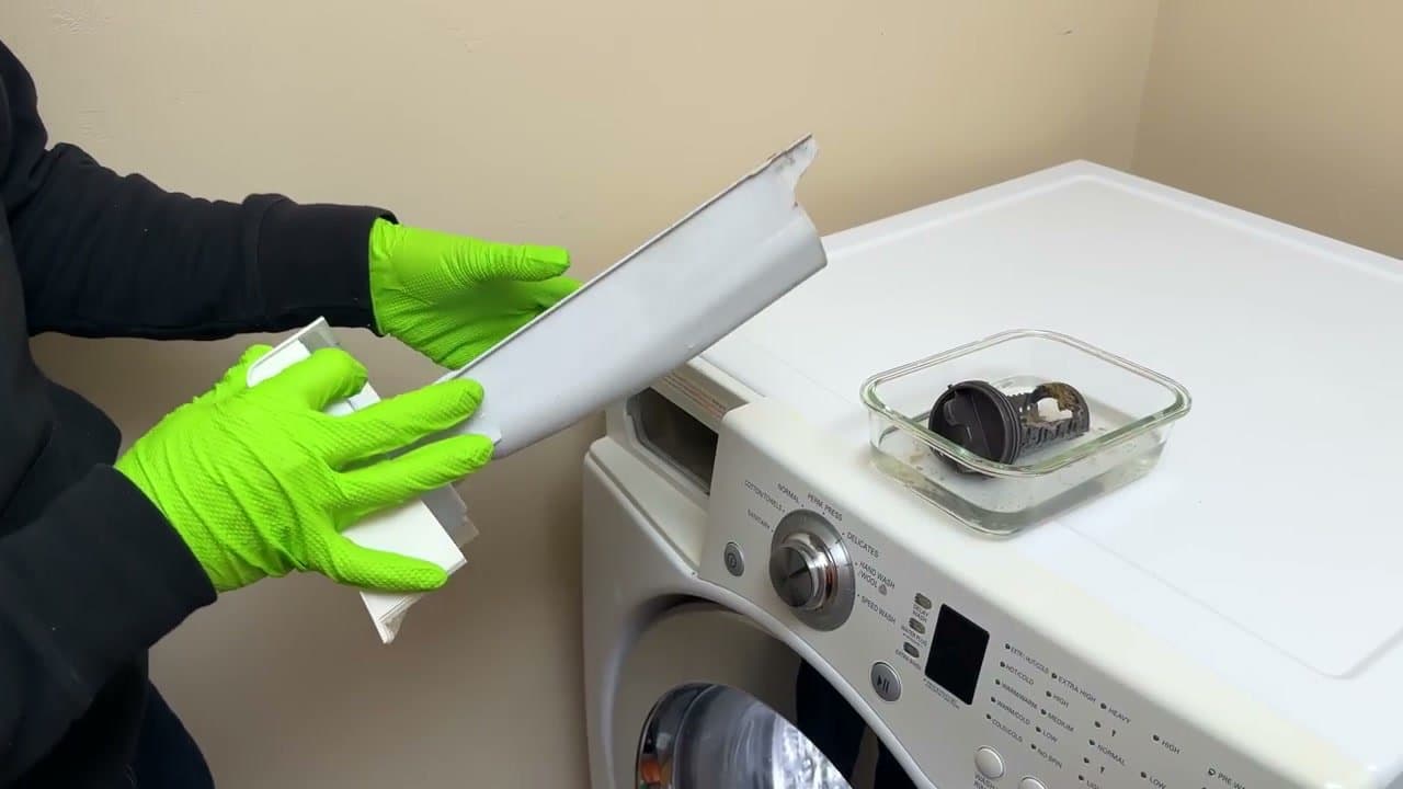 Step 6: Step 6: Pull and scrub the detergent drawer