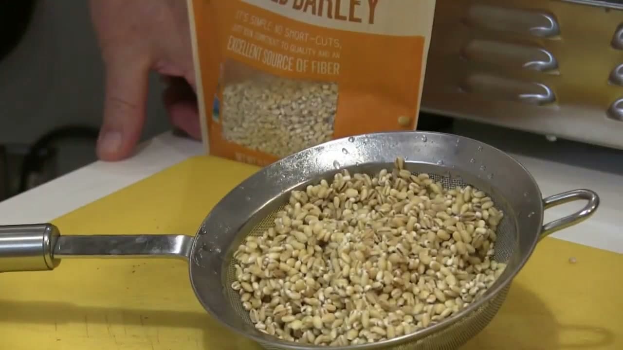 Step 4: Step 4: Rinse the Barley Under Cold Water