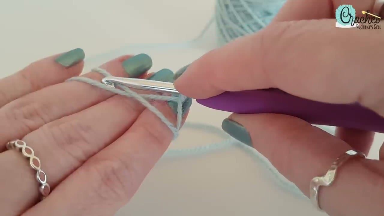Step 4: Step 4: Yarn over and pull through