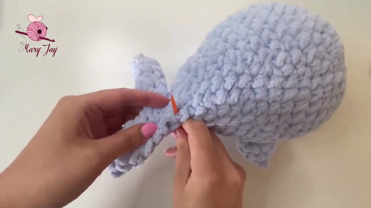 Step 7: Step 7: Sew the Fins and Tail Onto the Body