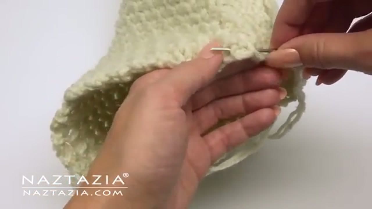 Step 7: Step 7: Cinch the Top and Attach a Pompom