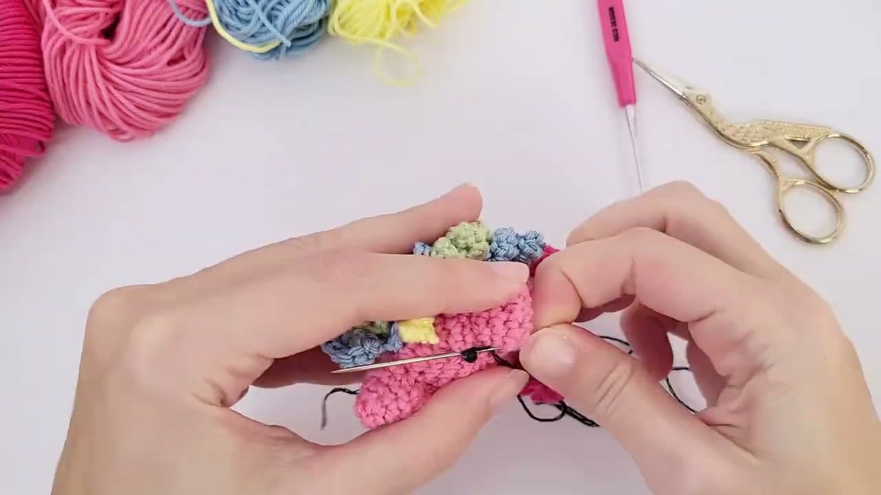 Step 7: Step 7: Embroider the Eyes and Face