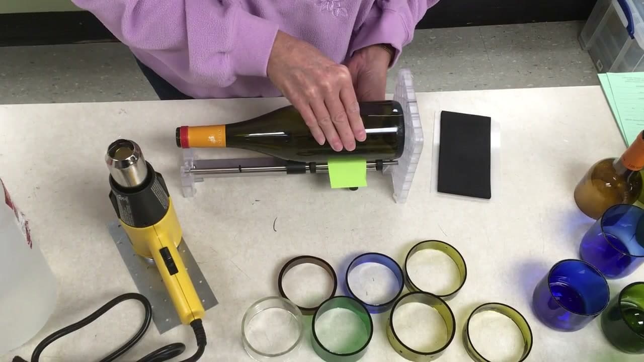 Step 6: Stop the Second the Line Comes Back Around - How to Cut a Glass Bottle Into Rings