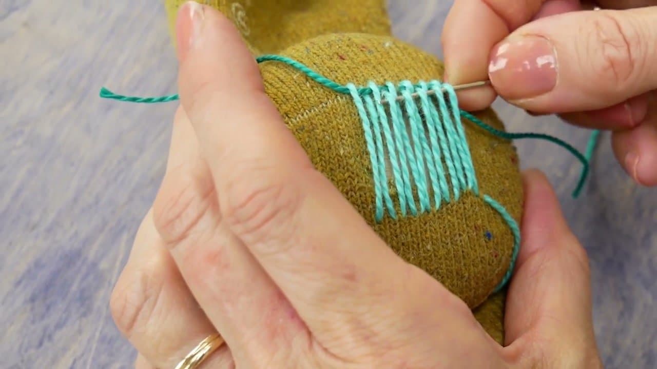 Step 4: Step 4: Weave perpendicular threads through the foundation