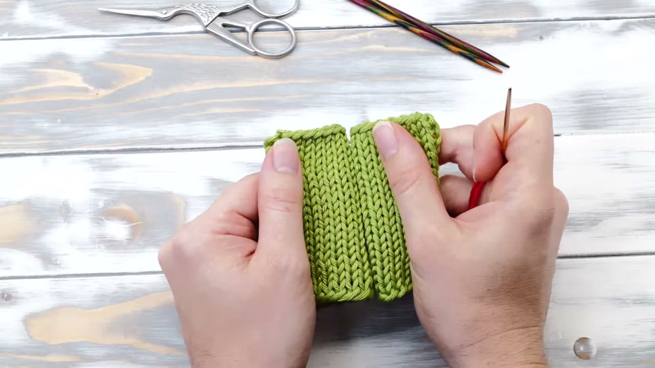 Step 2: Hold the Two Edges Together in Your Hands - How to Mattress Stitch Two Knitted Pieces Together