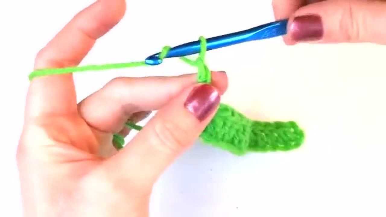 Step 7: Step 7: Chain 3, turn, start the next row