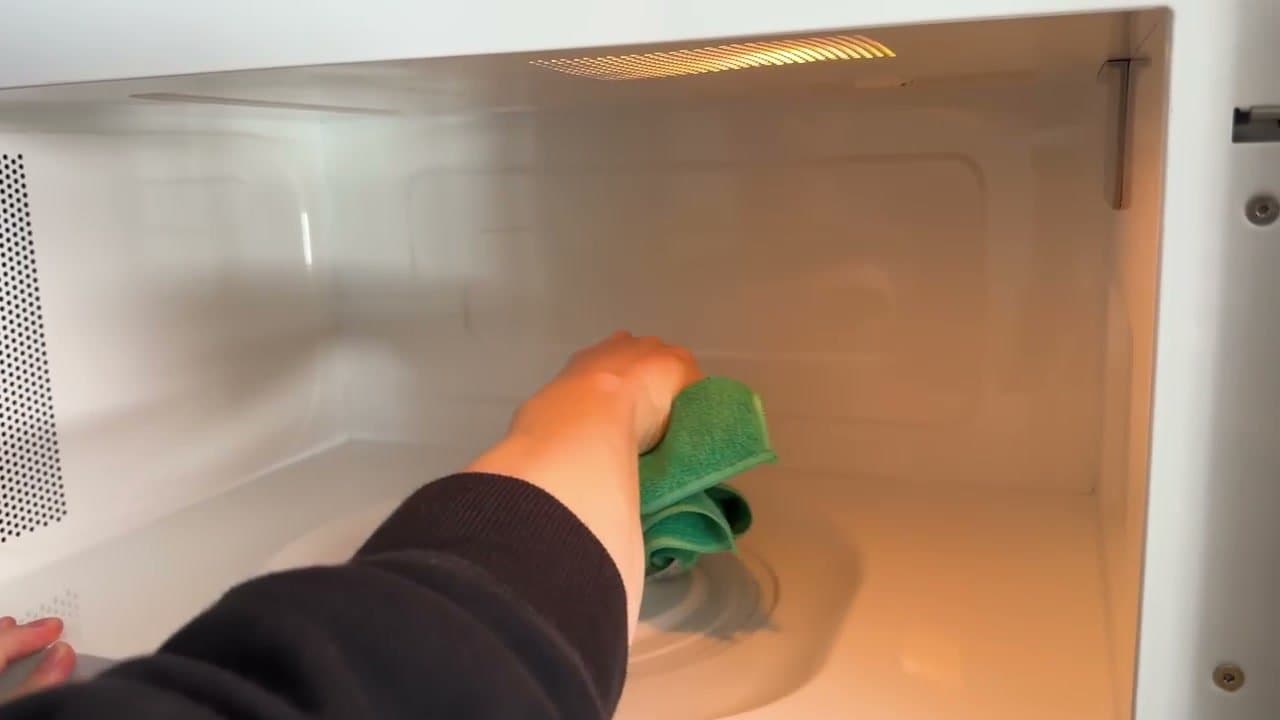 Step 6: Step 6: Two-towel rinse the inside