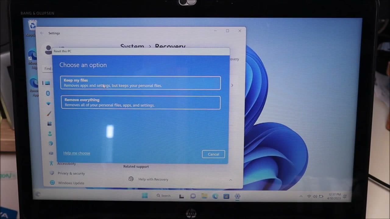 Step 4: Step 4: Pick Keep My Files or Remove Everything