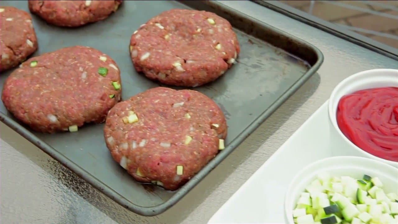 Step 3: Step 3: Mix flavor into the meat